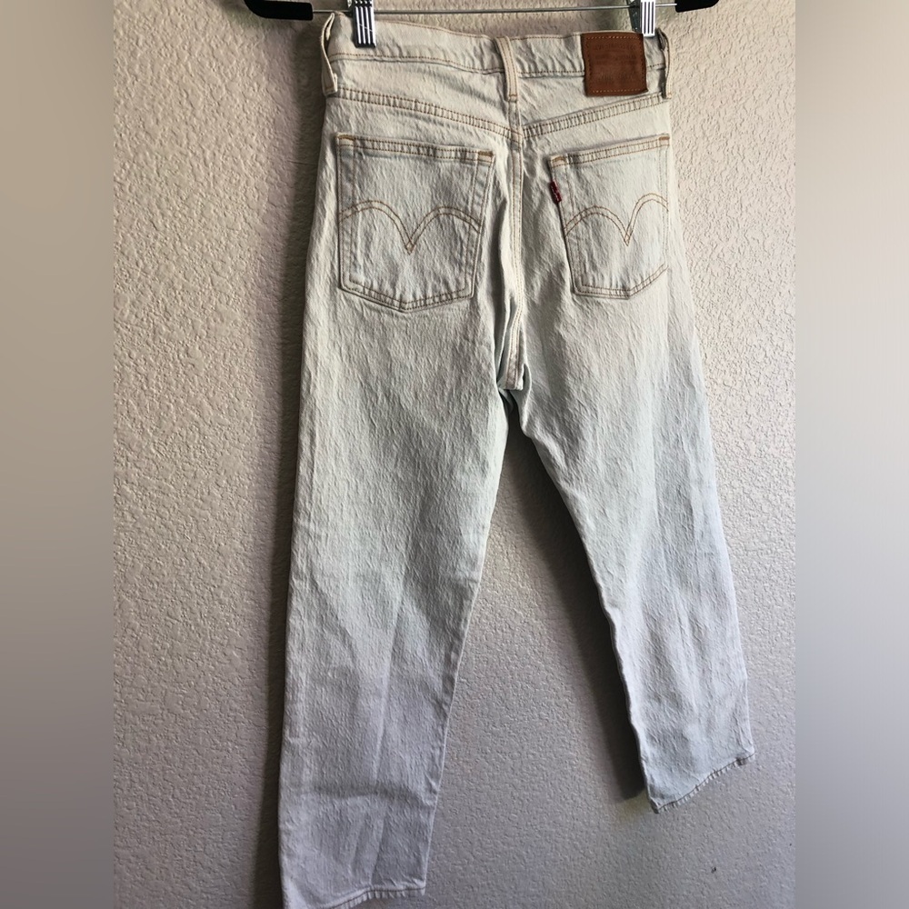 Women’s light wash button fly Levi’s size 25 wedgie straight denim pants - Picture 9 of 10